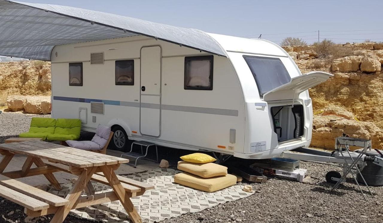 Itav Bateva Caravans - ייטב בטבע קרוואנים 米茨佩·拉蒙 外观 照片
